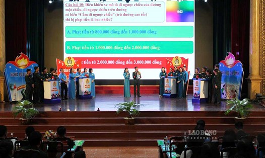 Các tiết mục trong Hội thi tìm hiểu, tuyên truyền pháp luật hưởng ứng Ngày Pháp luật Việt Nam năm 2024. Ảnh: Nguyễn Tùng.