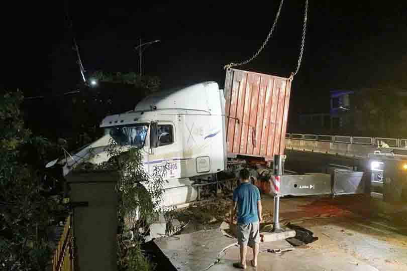 1 of 3 accidents that occurred in Ha Tinh on November 6. Photo: Vu Tuan.