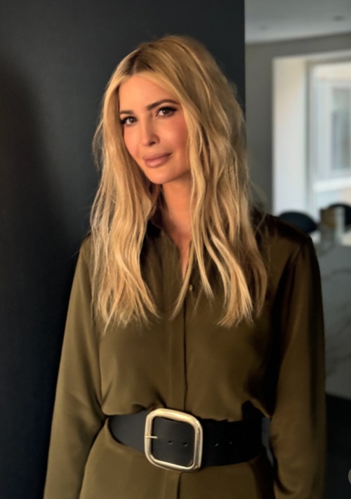 Ivanka Trump co gu thoi trang da dang, thoi thuong. Anh: Instagram