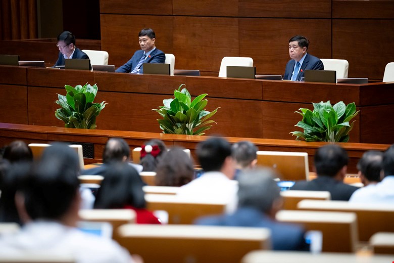 Phien hop chieu 6.11. Anh: Pham Thang