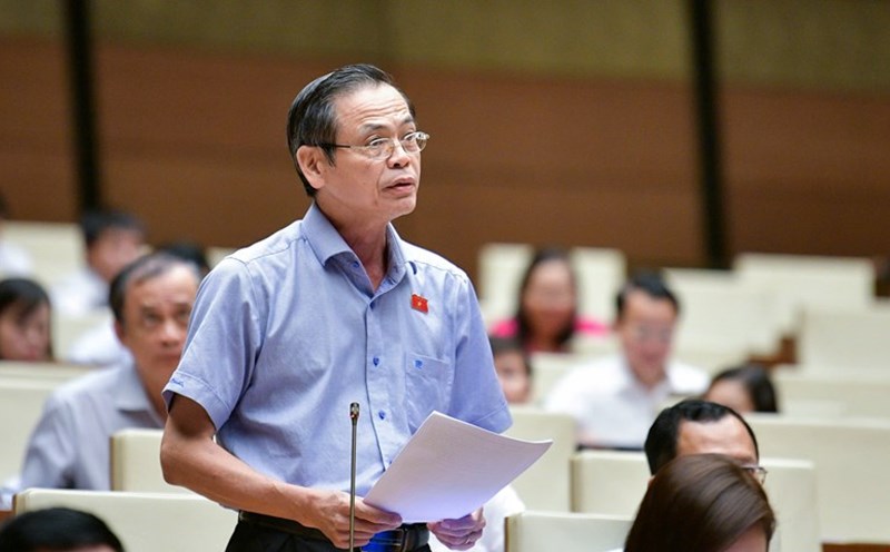 Delegate Tran Huu Hau pointed out many shortcomings in bidding. Photo: Pham Thang