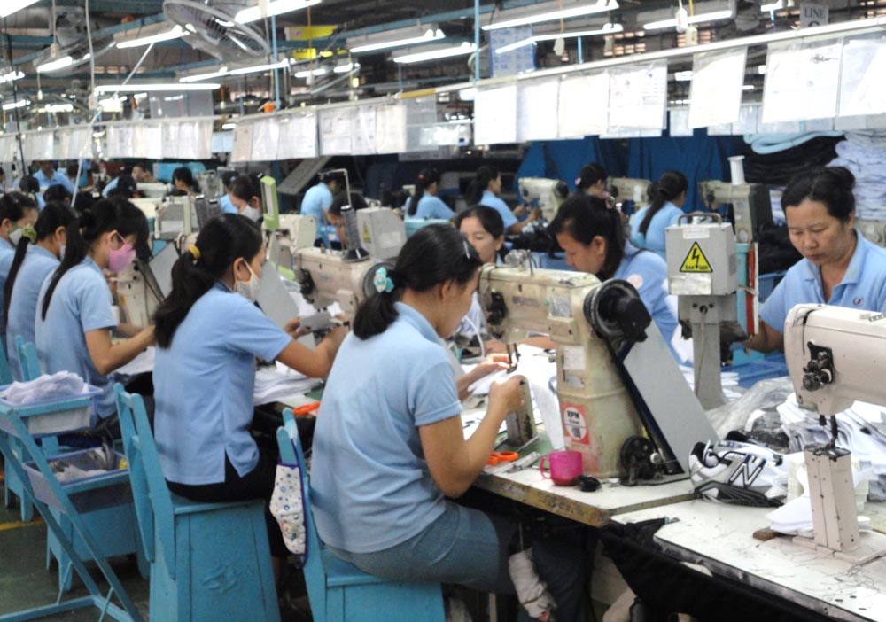 Many labor-intensive businesses are gradually moving to provinces near Ho Chi Minh City due to low labor costs and large premises. Photo: Nam Duong