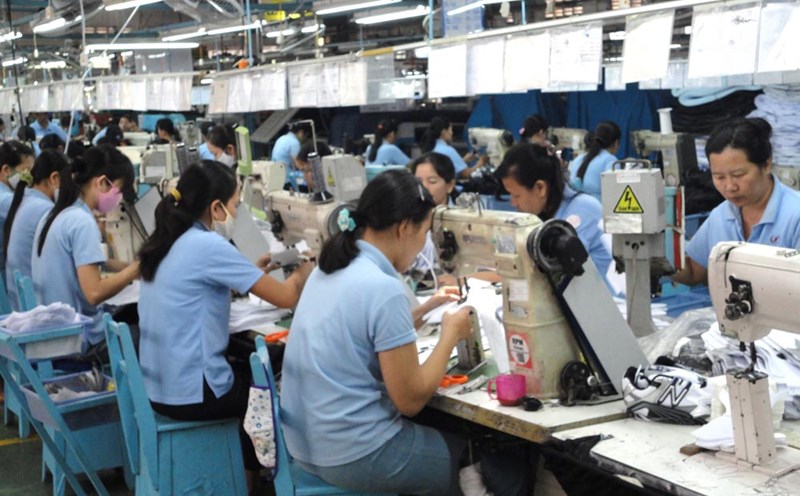 Many labor-intensive businesses are gradually moving to provinces near Ho Chi Minh City due to low labor costs and large premises. Photo: Nam Duong