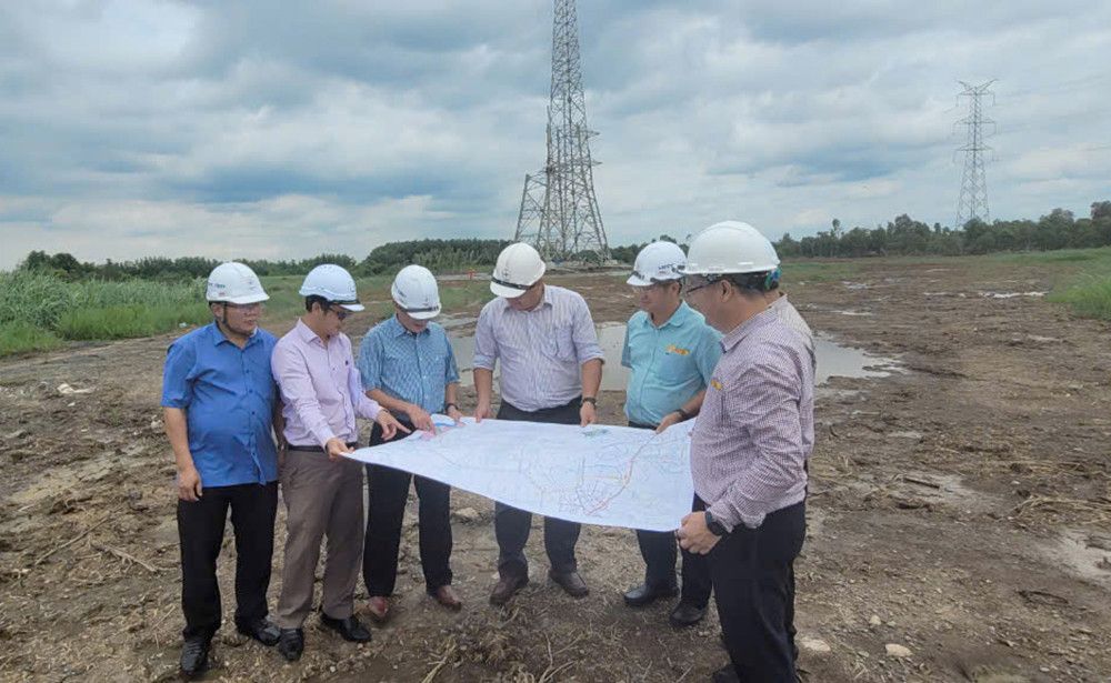 Checking the progress of the transmission project to release capacity of Nhon Trach 3 and Nhon Trach 4 Power Plants, September 2024. Photo: EVNNPT