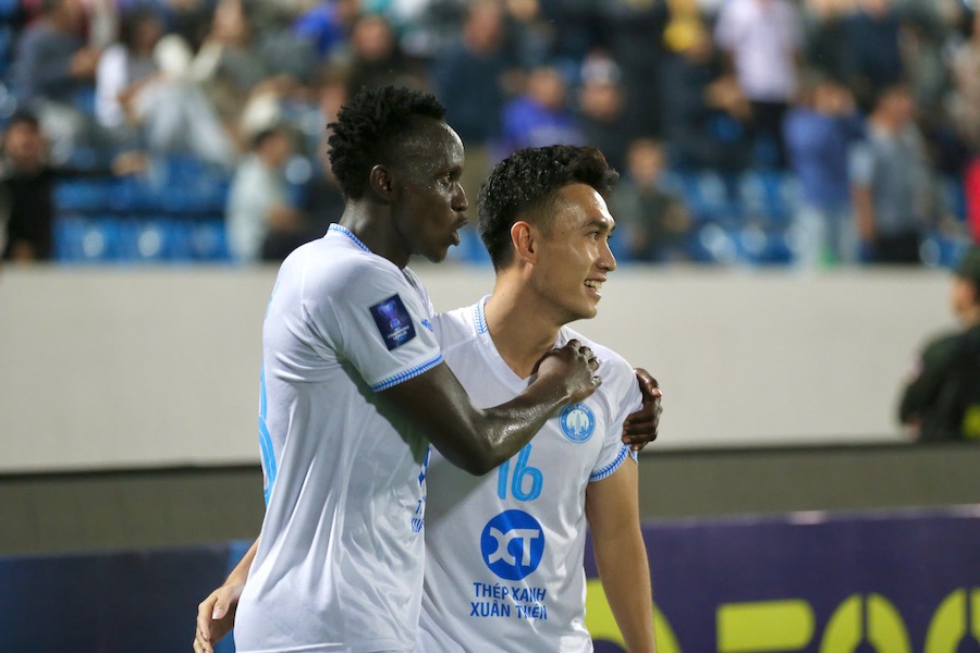 Nam Dinh Club won a dramatic 3-2 victory over Tampines Rovers. Photo: NDFC