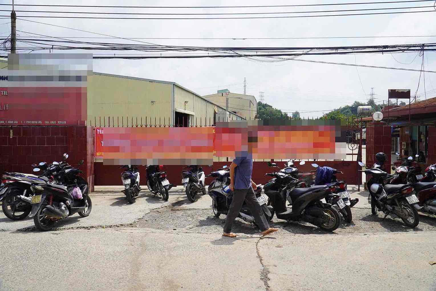 A company in Dong Nai owes workers wages and insurance. Illustration photo: HAC