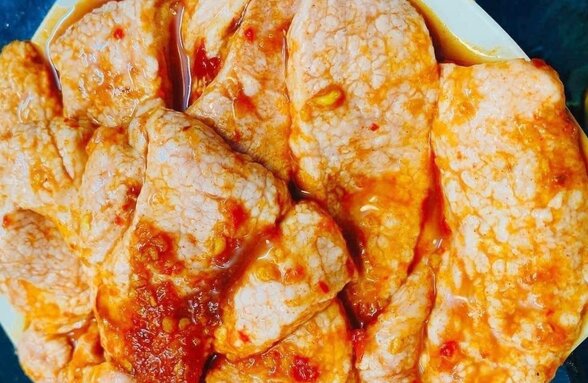 To reduce uric acid, avoid eating pork brain. Photo: Kieu Vu