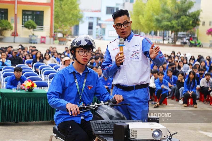 Ngoai ra, nham trang bi nhung kien thuc, ky nang dieu khien phuong tien an toan, qua do dinh huong cho doan vien thanh nien va hoc sinh co nhung hanh vi xu ly tinh huong thong minh, an toan khi tham gia giao thong.