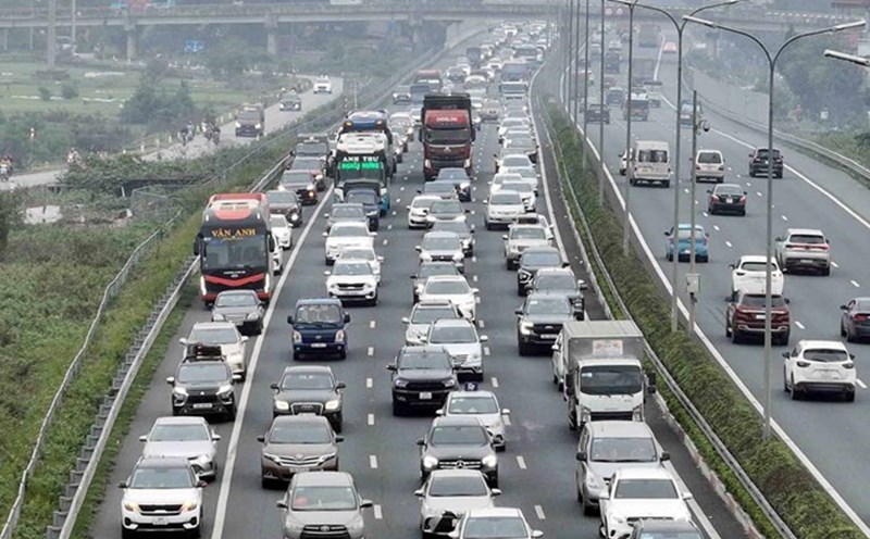 Hanoi will collect fees for motor vehicles entering the inner city. Illustration photo: The Century