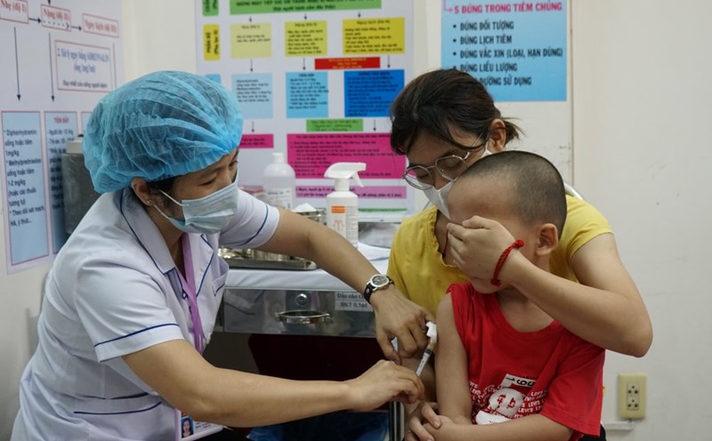 Vaccination against measles for children. Photo: Thanh Chan