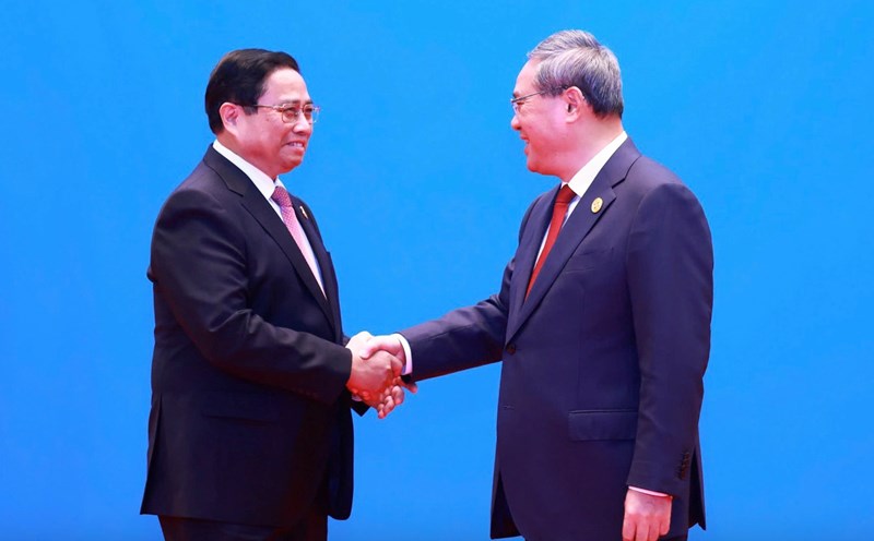 Chinese Premier Li Qiang welcomed Prime Minister Pham Minh Chinh and heads of delegations attending the 8th GMS Summit. Photo: VGP