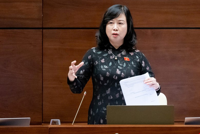 Minister of Health Dao Hong Lan informed about the management of functional foods. Photo: Pham Thang