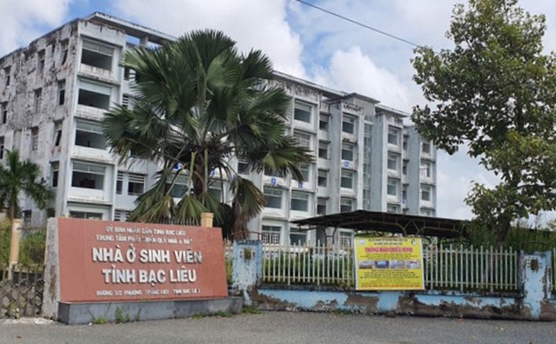 A dormitory abandoned for many years in Bac Lieu will be converted into social housing. Photo: Nhat Ho