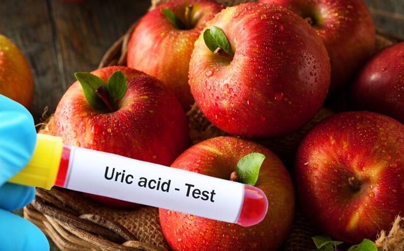Eating apples can help control high uric acid. Graphics: Ha May