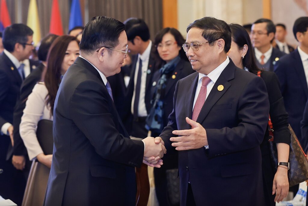 ASEAN Secretary General Kao Kim Hourn congratulated Prime Minister Pham Minh Chinh as Vietnam assumed the Chair of the 12th CLMV Summit. Photo: VGP