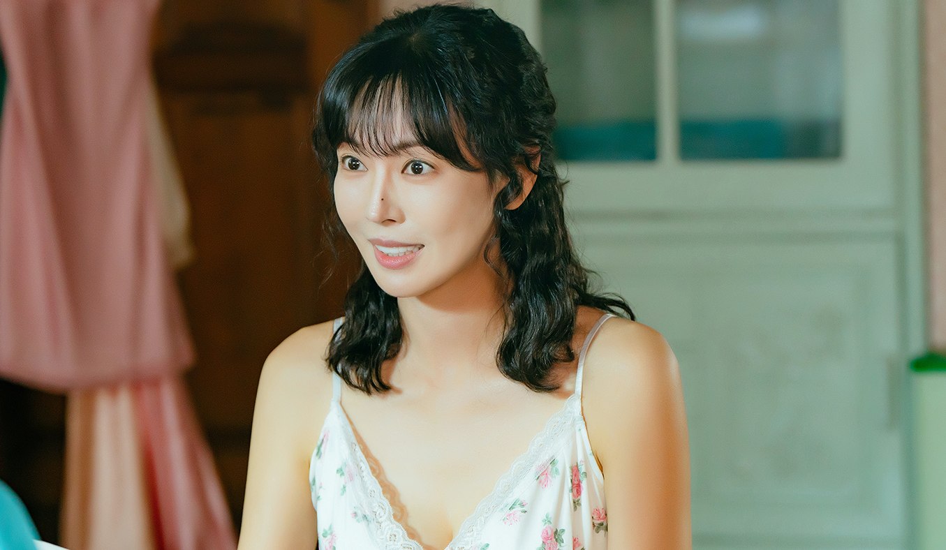 Kim So Yeon spent 12 hours filming the first sales scene of the movie "The Diligent Salesman". Photo: Producer
