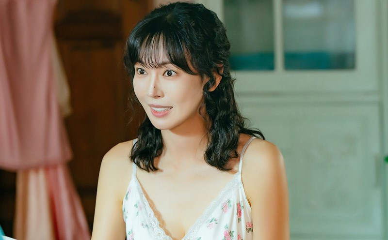 Kim So Yeon spent 12 hours filming the first sales scene of the movie "The Diligent Salesman". Photo: Producer
