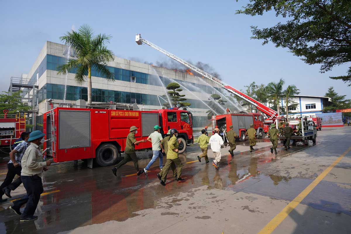 Firefighting and rescue drill at provincial level at Amara Vietnam Shoe Company Limited. Photo: Nam Dinh Provincial Police