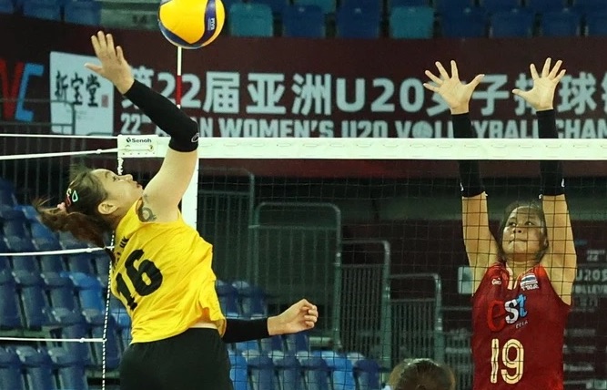 Batsman Papatchaya Phontham (19) of Vietinbank team. Photo: AVC