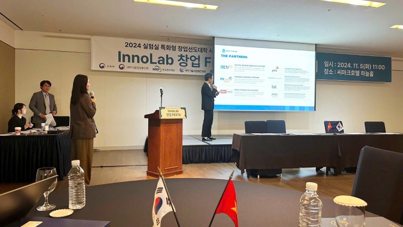 Meey Group representative introduces Meey Finance, a specialized digital financial platform for real estate. Photo: Meey Land