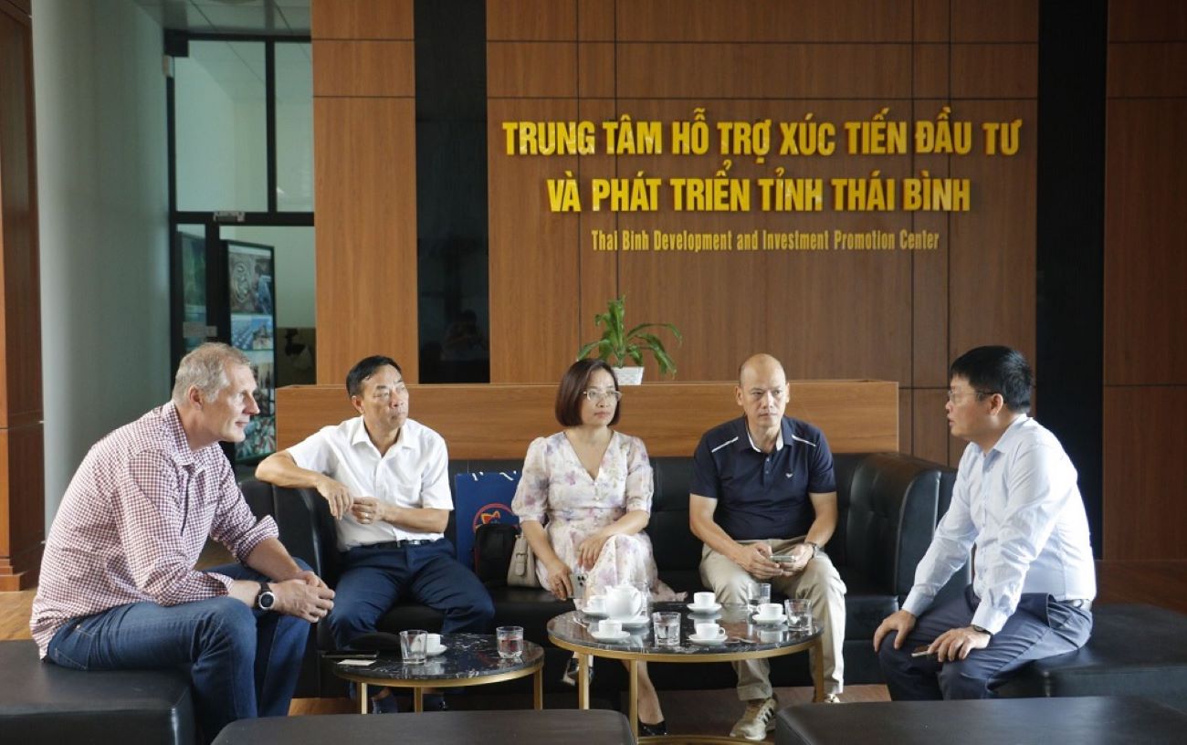 Thai Binh Provincial Investment Promotion and Development Support Center provides consultation and support to businesses and investors to learn about the province's investment environment. Photo: Thai Binh Provincial Information Portal