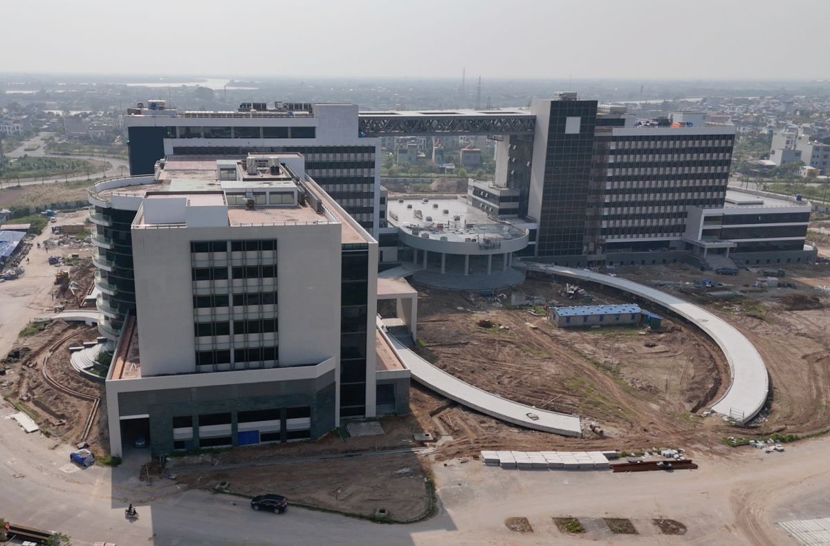 Panorama of the 700-bed Nam Dinh General Hospital after nearly 18 years of construction. Photo: Luong Ha