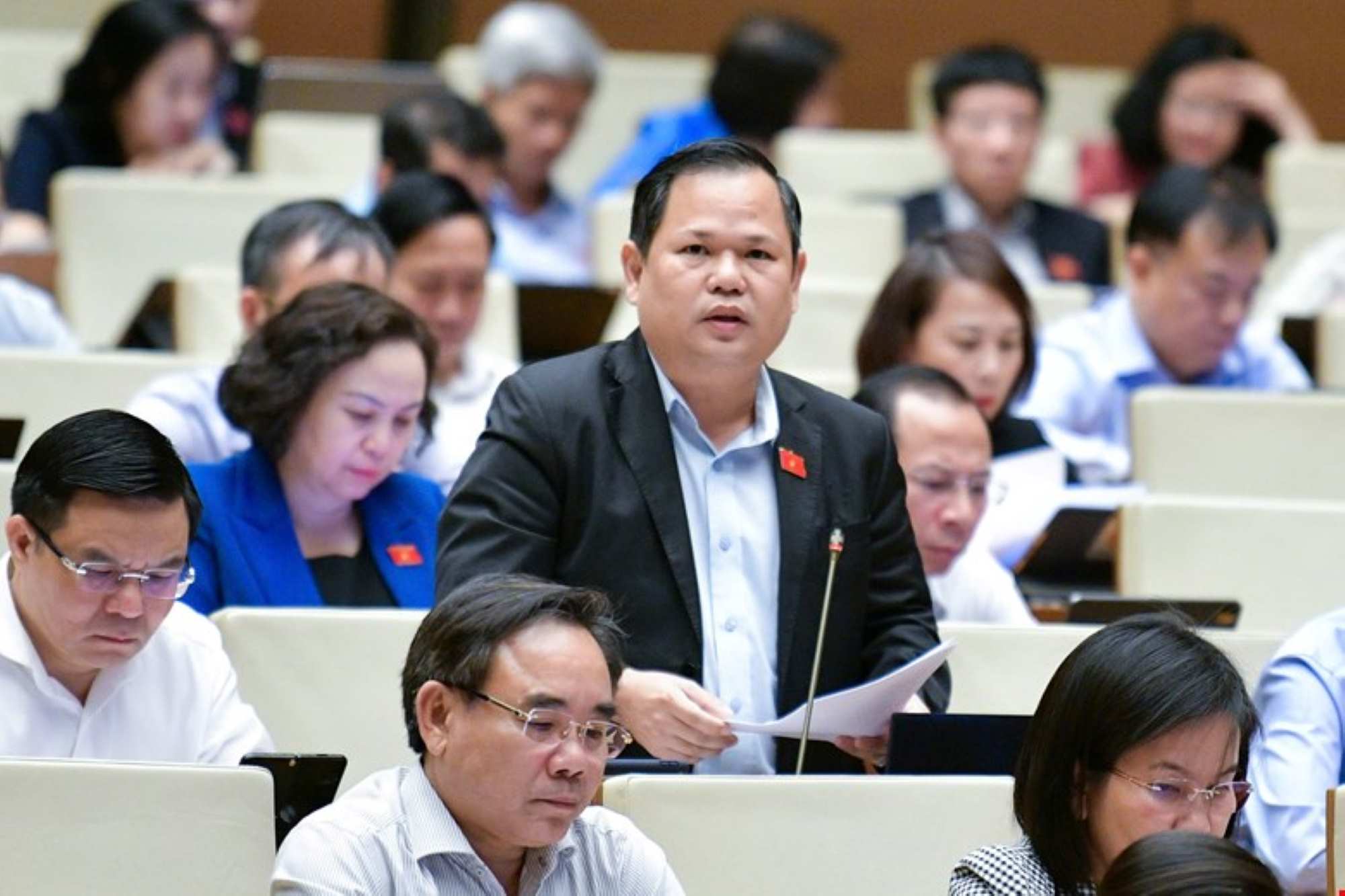 Delegate Nguyen Duy Thanh - National Assembly Delegation of Ca Mau province speaking. Photo: Pham Thang
