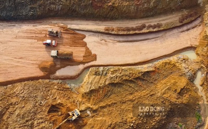 Close-up of the multi-billion-dollar inter-provincial expressway construction site through Tuyen Quang province. Photo: Viet Bac.