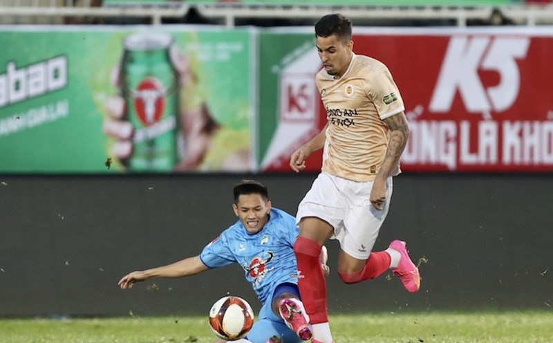 Hoang Anh Gia Lai faces Hanoi Police in round 7 of V.League. Photo: Minh Tran