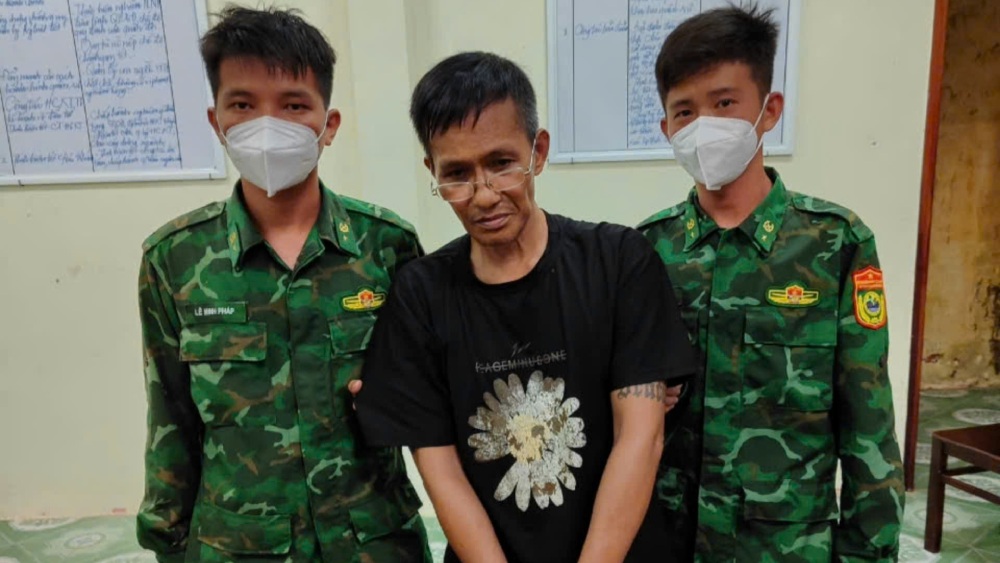 Cường giấu ma túy trên người và trong phòng trọ ở TP Phú Quốc còn có thêm ma túy, súng. Ảnh: Biên phòng cung cấp