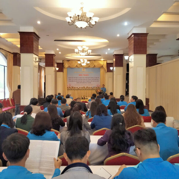 Workshop to evaluate the results of 10 years of trade unions implementing the Politburo's decision on social supervision and criticism. Photo: Duc Lam