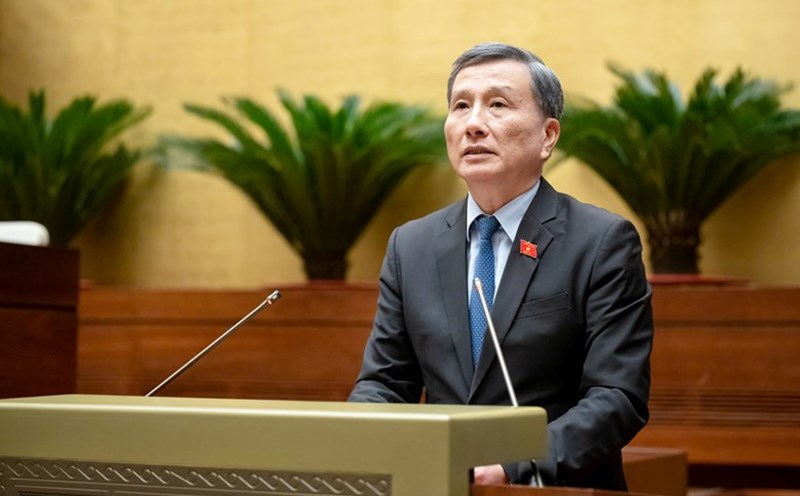 Chairman of the Committee for Science, Technology and Environment Le Quang Huy presented the Report on the review of the draft Law on Chemicals (amended). Photo: Quochoi.vn