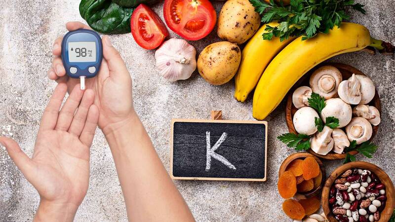 People with high blood sugar can eat foods containing potassium. Graphics: Ha May