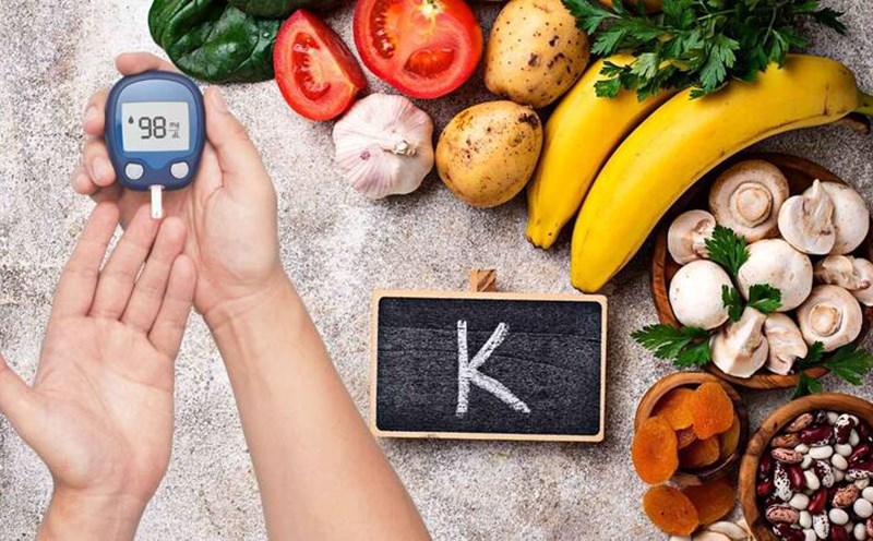 People with high blood sugar can eat foods containing potassium. Graphics: Ha May