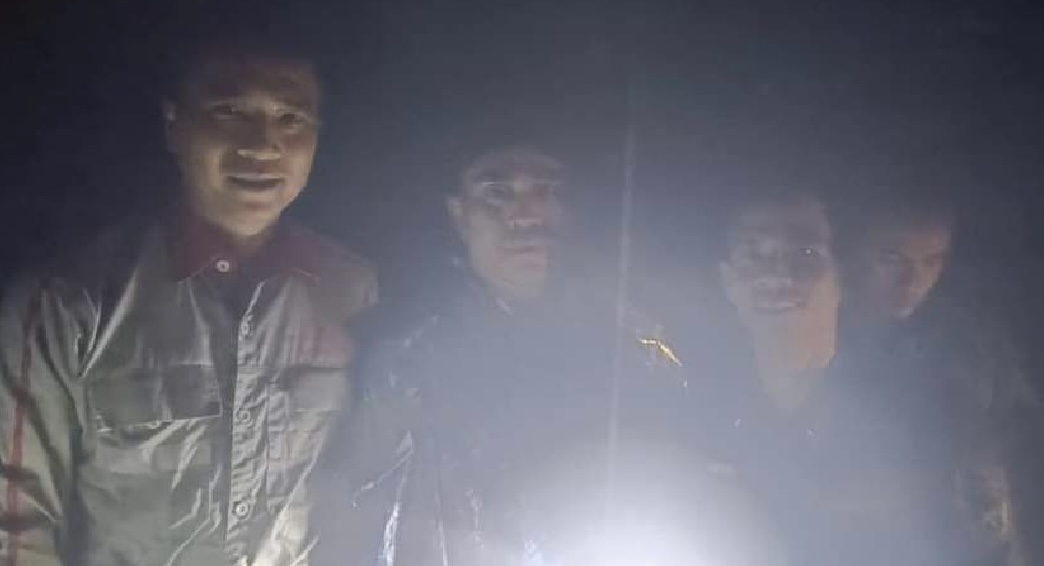 Viettel promptly rescued two pilots whose plane crashed in Binh Dinh. Photo: Provided by Viettel