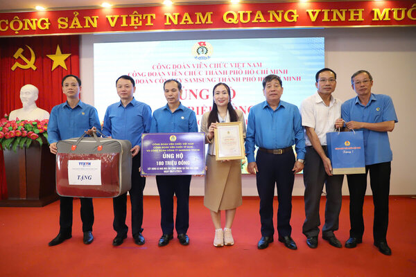 Vietnam Civil Servants' Trade Union supports the construction of 3 "Union Shelters" in Hoa Binh. Photo: Pham Cuong