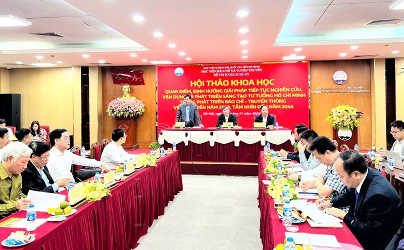 Overview of the scientific conference held at the Academy of Journalism and Communication on the morning of November 8. Photo: T.Vuong