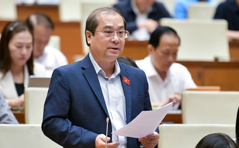 National Assembly delegate Trinh Lam Sinh said his phone number and position were leaked and he was repeatedly threatened with fraud. Photo: Pham Thang