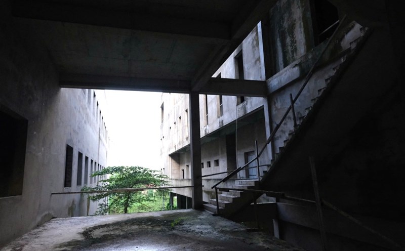 Contractors "waiting" for the day to restart the billion-dollar cancer hospital