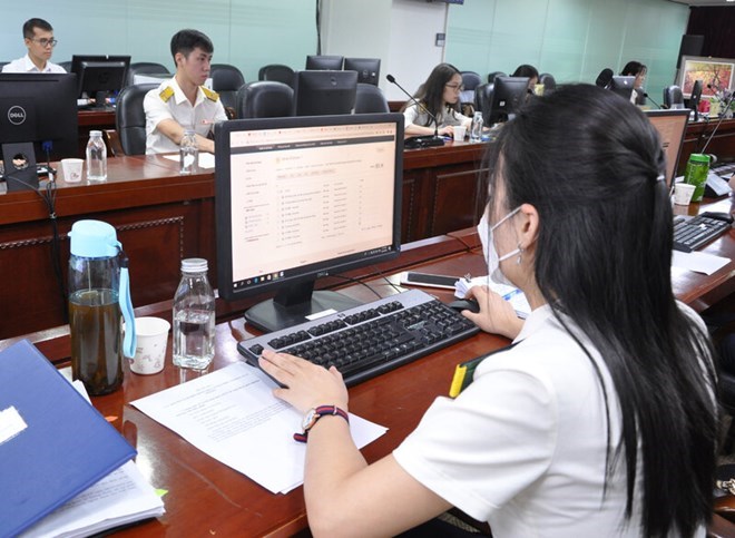 The mechanism of e-commerce platforms declaring and paying taxes on behalf of sellers is recommended for implementation in documents and studies of OECD and international organizations. Photo: Hanoi Tax Department.