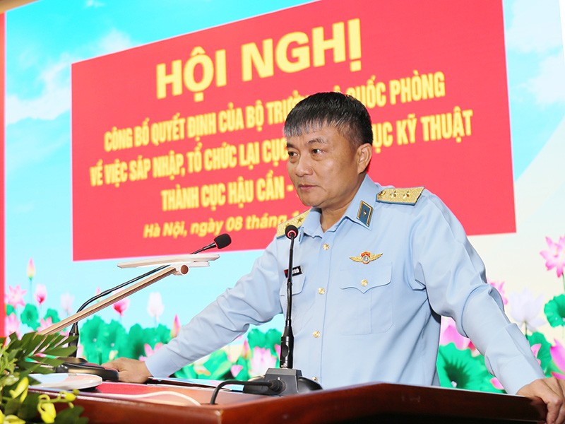 Lieutenant General Nguyen Van Hien - Commander of the Air Defense - Air Force spoke at the conference. Photo: Air Defense - Air Force.