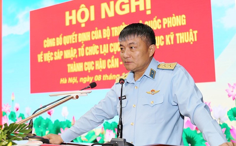 Lieutenant General Nguyen Van Hien - Commander of the Air Defense - Air Force spoke at the conference. Photo: Air Defense - Air Force.