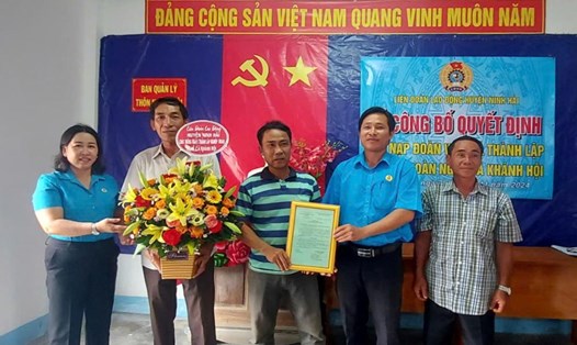 Vận động ngư dân tại huyện Ninh Hải tham gia vào nghiệp đoàn nghề cá. Ảnh: Phương Linh