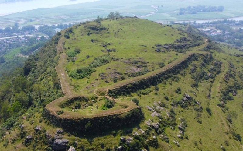 Lam Thanh Mountain, also known as Dong Tru and Nghia Liet, is located in Hung Thanh and Hung Phu communes, Hung Nguyen district. During the Ming Dynasty, Nghe An citadel was located on this mountain. Photo: Ngoc Tu
