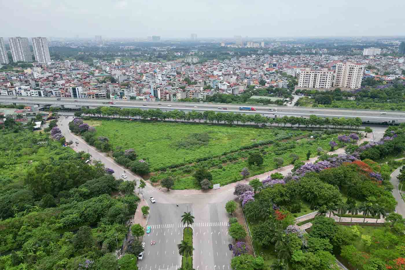 The starting point of the project is at Pham Van Dong Street (Co Nhue 2 Ward, Bac Tu Liem, Hanoi). Photo: Huu Chanh