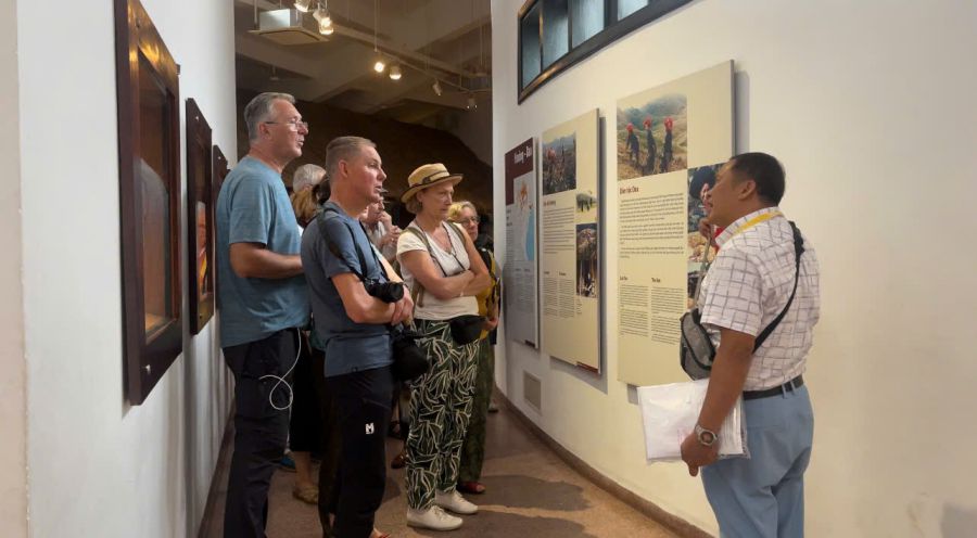 Tourists visit and learn at the Vietnam Museum of Ethnology. Photo: Hoang Hue