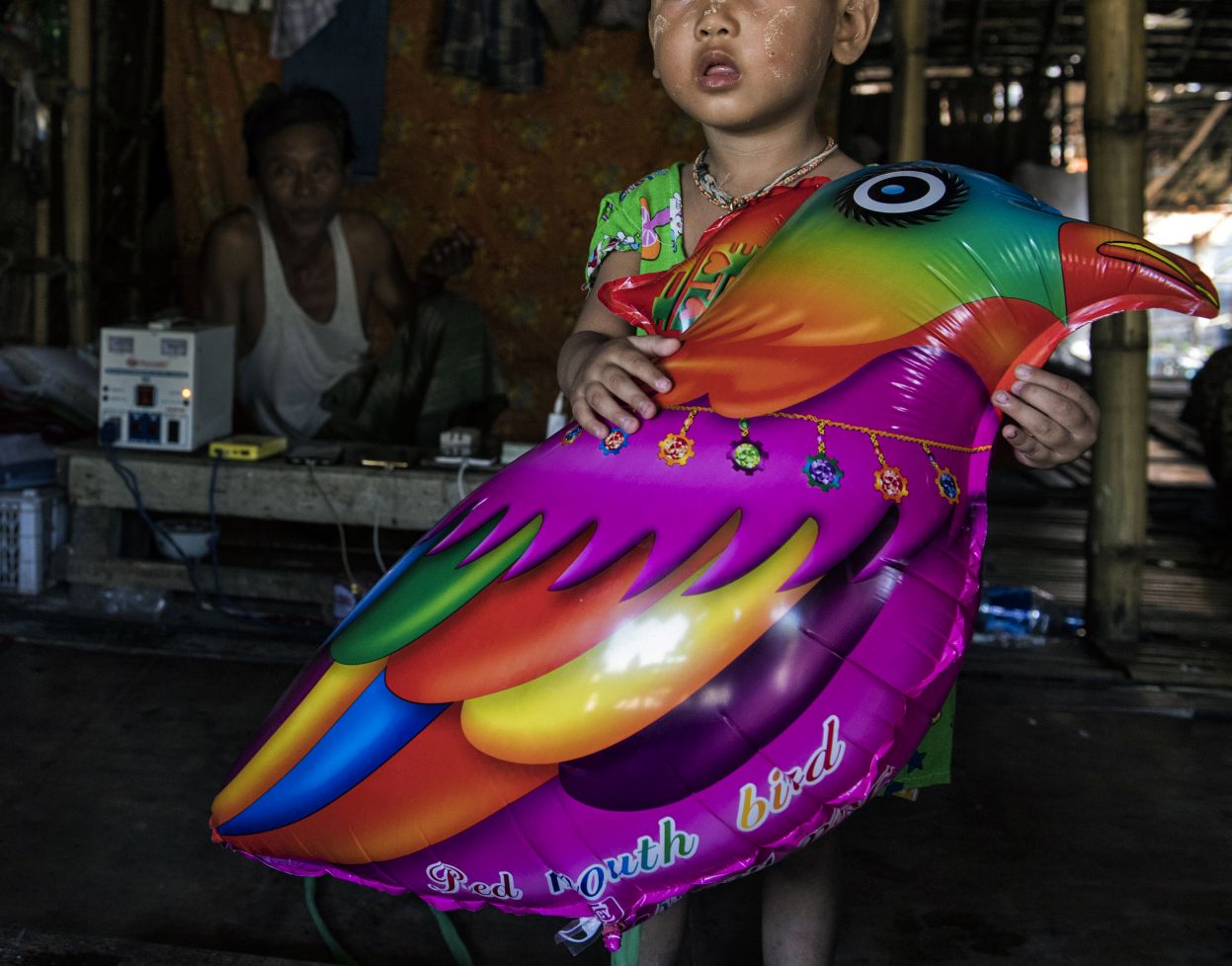 Dua be o khu o chuot (Yangon, Myanmar).