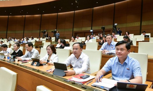 Quốc hội nghe tờ trình và báo cáo thẩm tra về Luật sửa đổi, bổ sung một số điều của Luật Quảng cáo. Ảnh: Phạm Đông