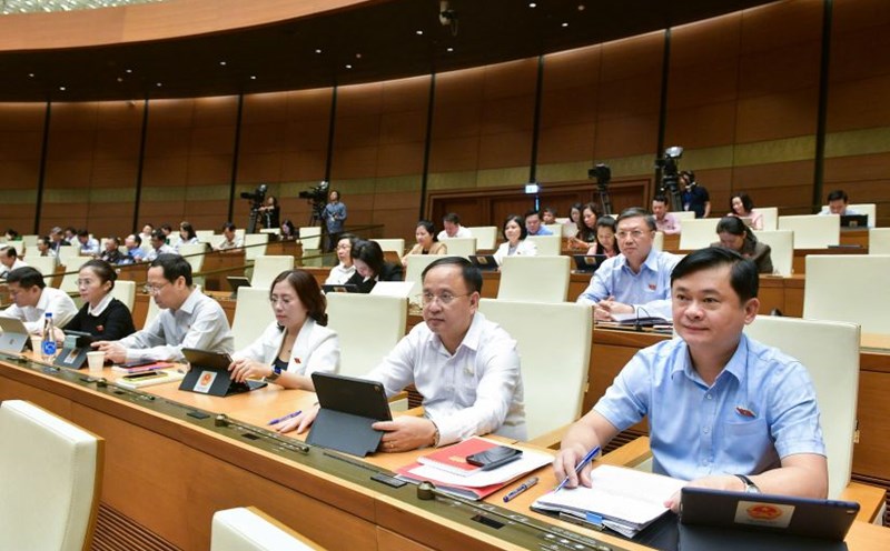 The National Assembly listened to the presentation and examination report on the Law amending and supplementing a number of articles of the Law on Advertising. Photo: Pham Dong