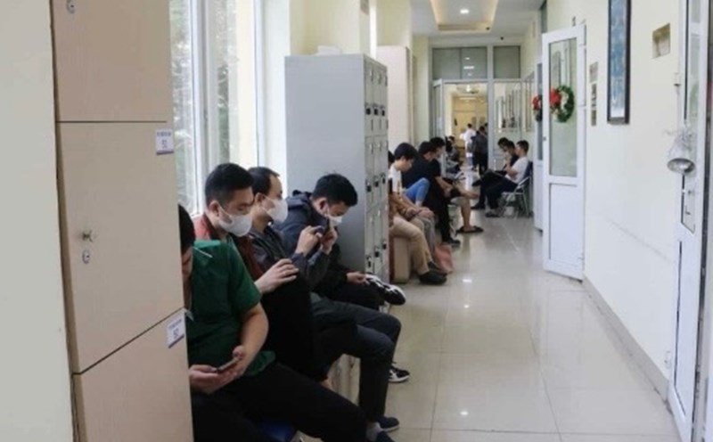 Patients seek infertility treatment at the Center for Assisted Reproduction and Transplant Technology - Hanoi Medical University Hospital. Photo: Thanh Ha